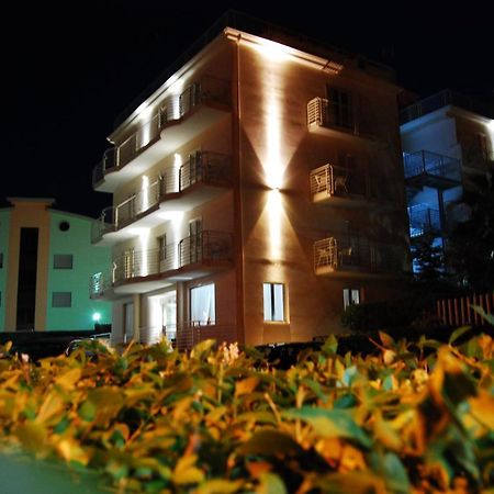 Hotel Di Nardo Petacciato Exteriör bild